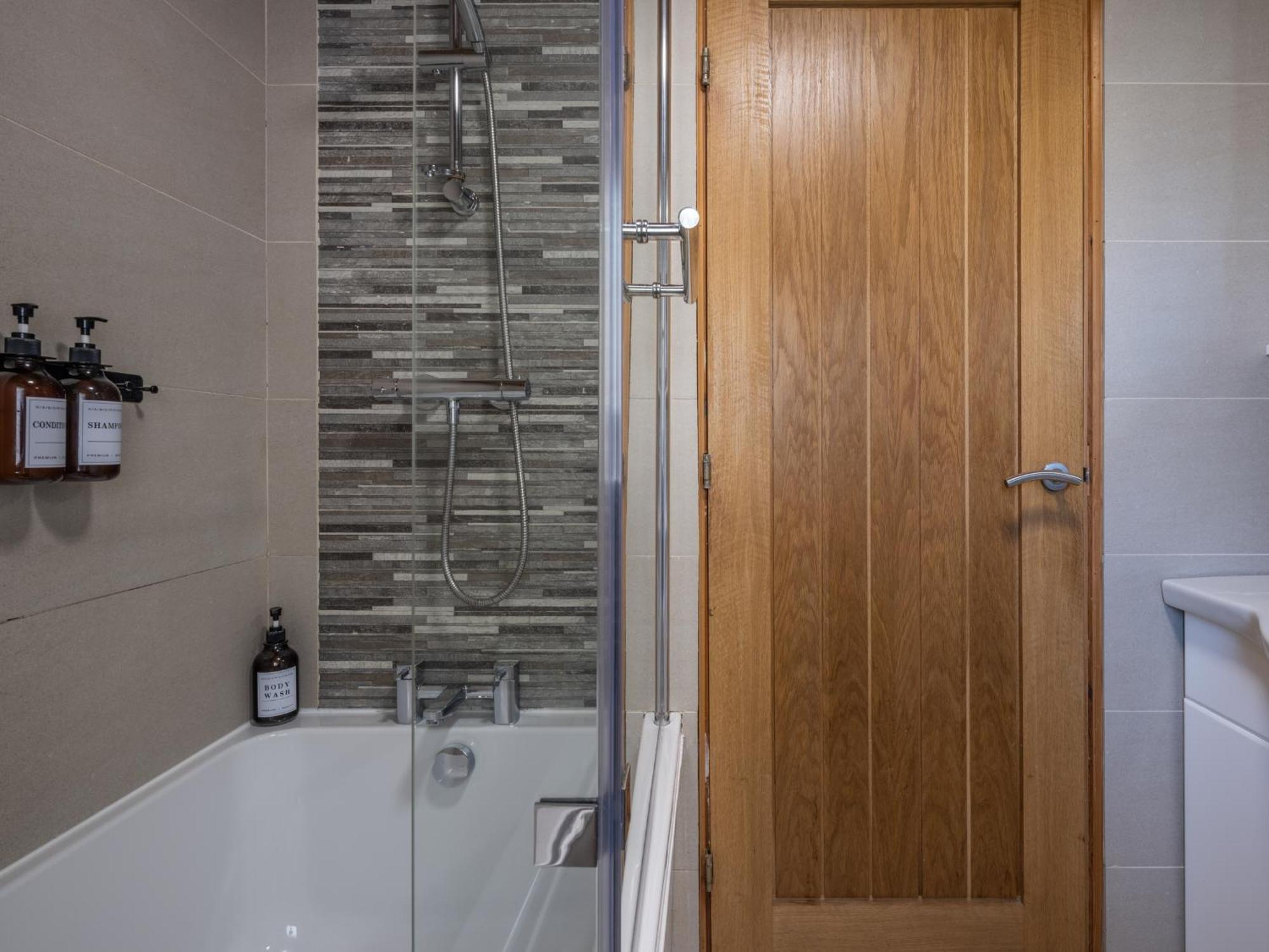 Holiday home Luxury With Hot Tub, Sauna & Outdoor Dining *