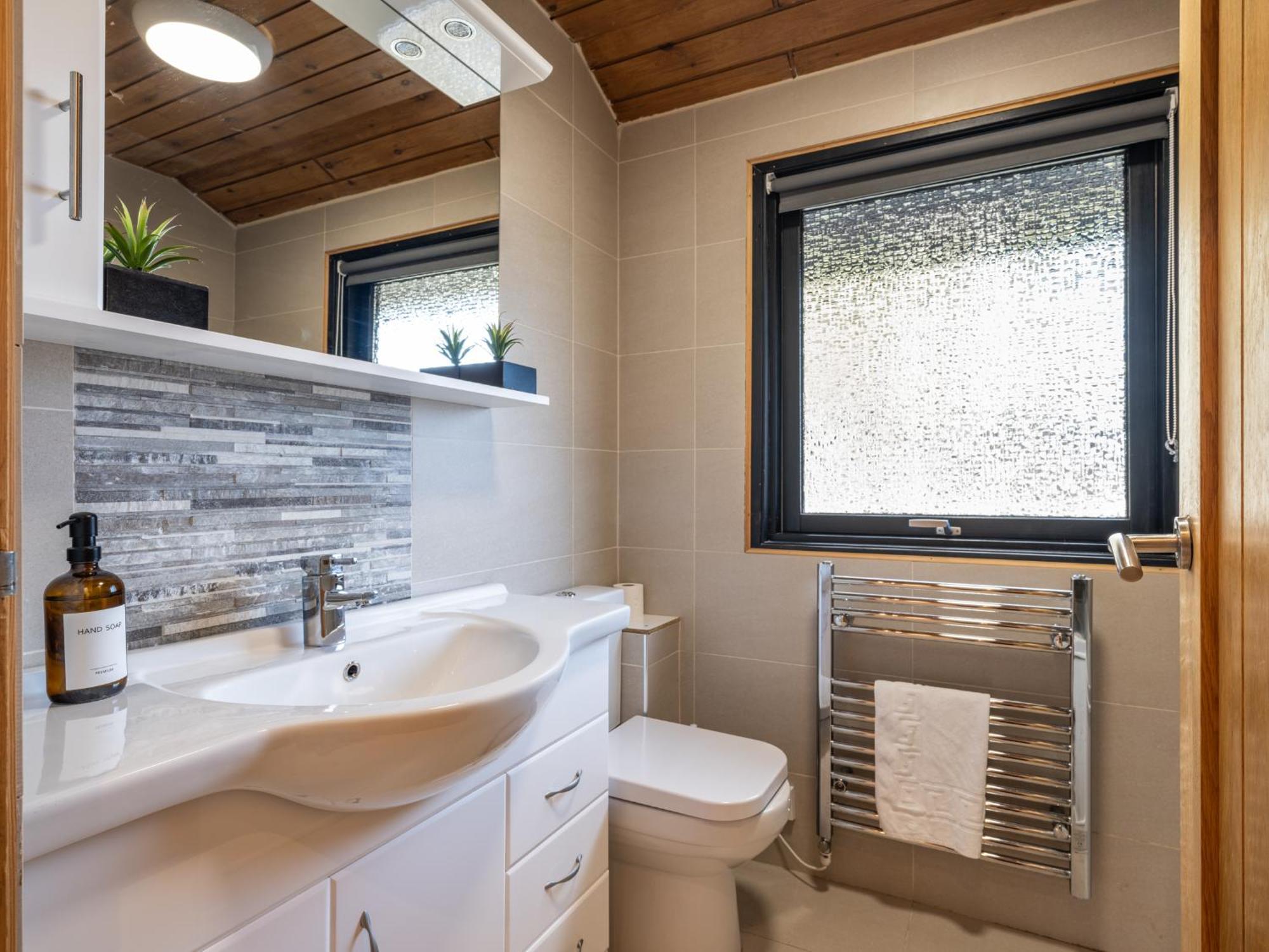 Luxury With Hot Tub, Sauna & Outdoor Dining Holiday home