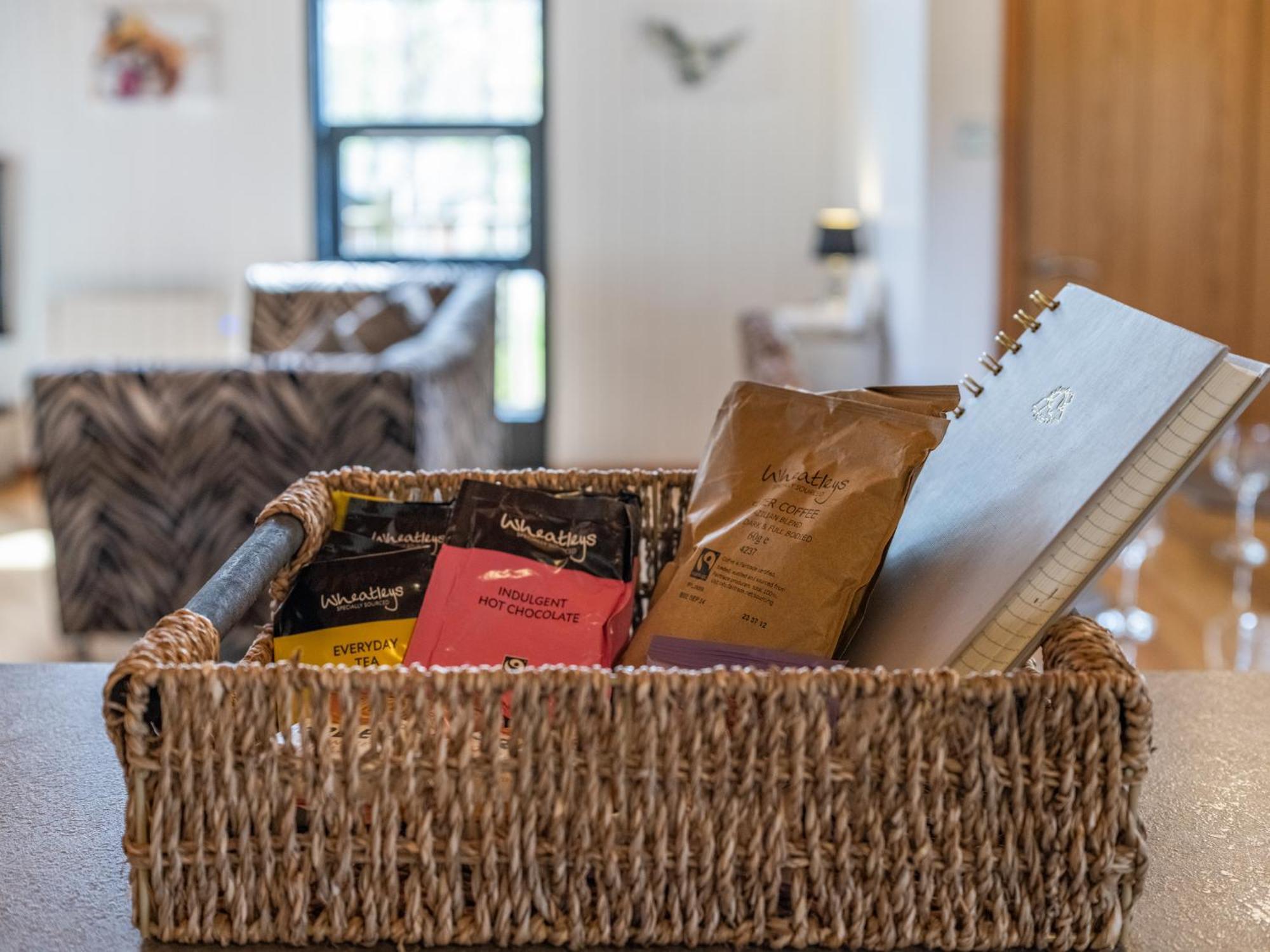 Luxury With Hot Tub, Sauna & Outdoor Dining Otterburn