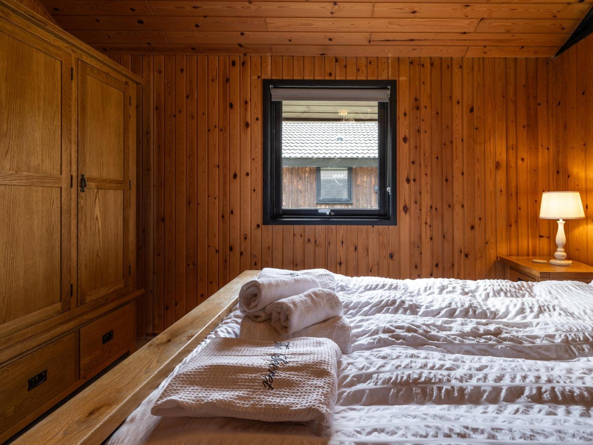Holiday home Luxury With Hot Tub, Sauna & Outdoor Dining