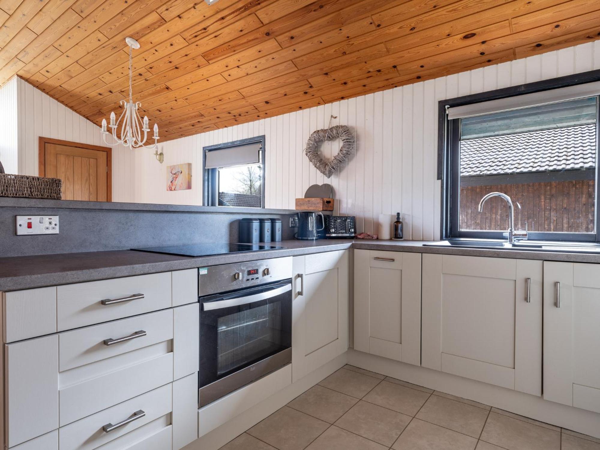 Luxury With Hot Tub, Sauna & Outdoor Dining
