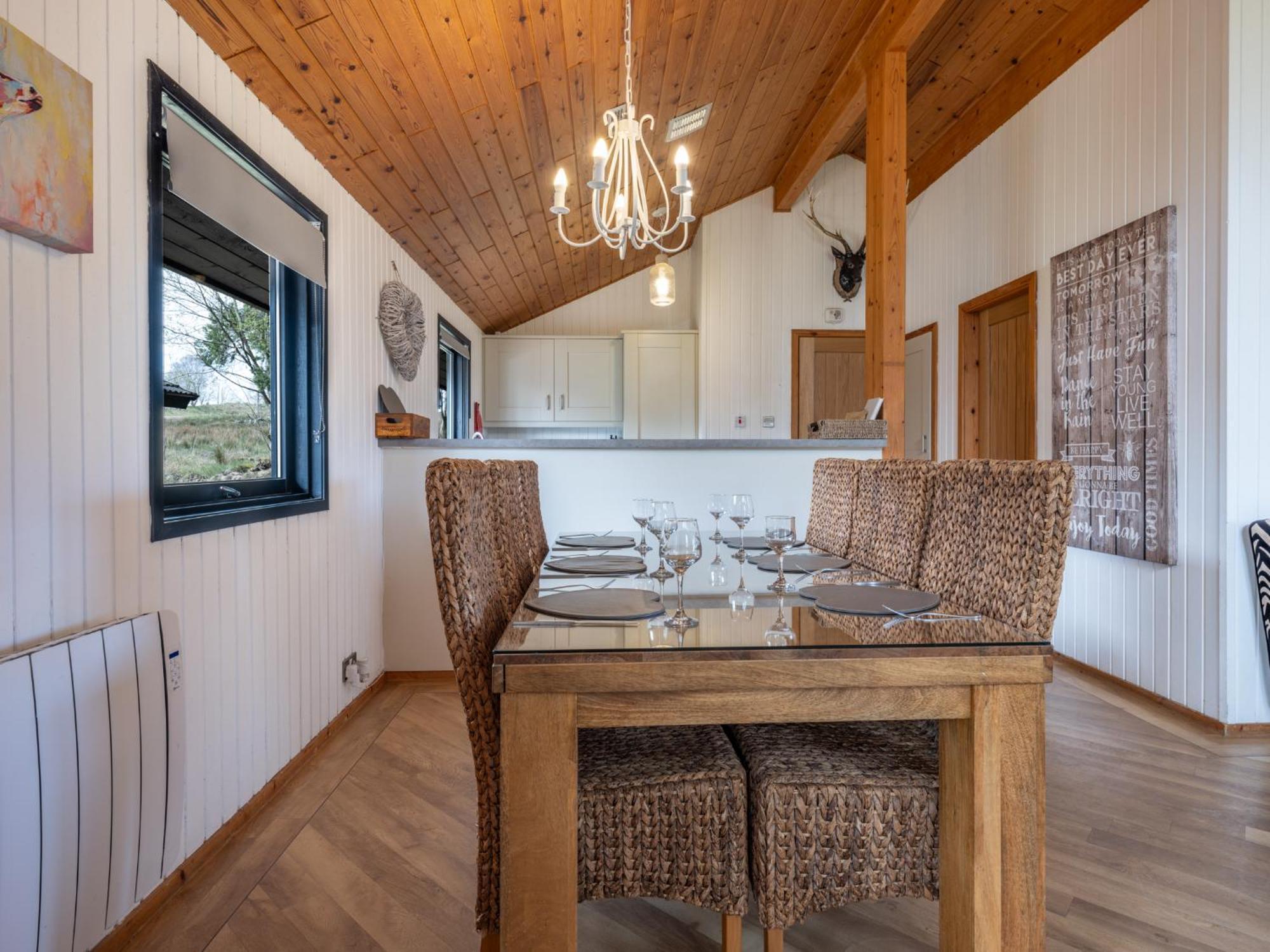 Luxury With Hot Tub, Sauna & Outdoor Dining