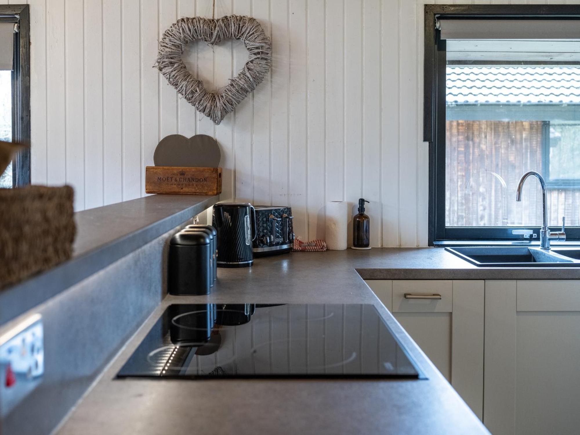 Luxury With Hot Tub, Sauna & Outdoor Dining Holiday home