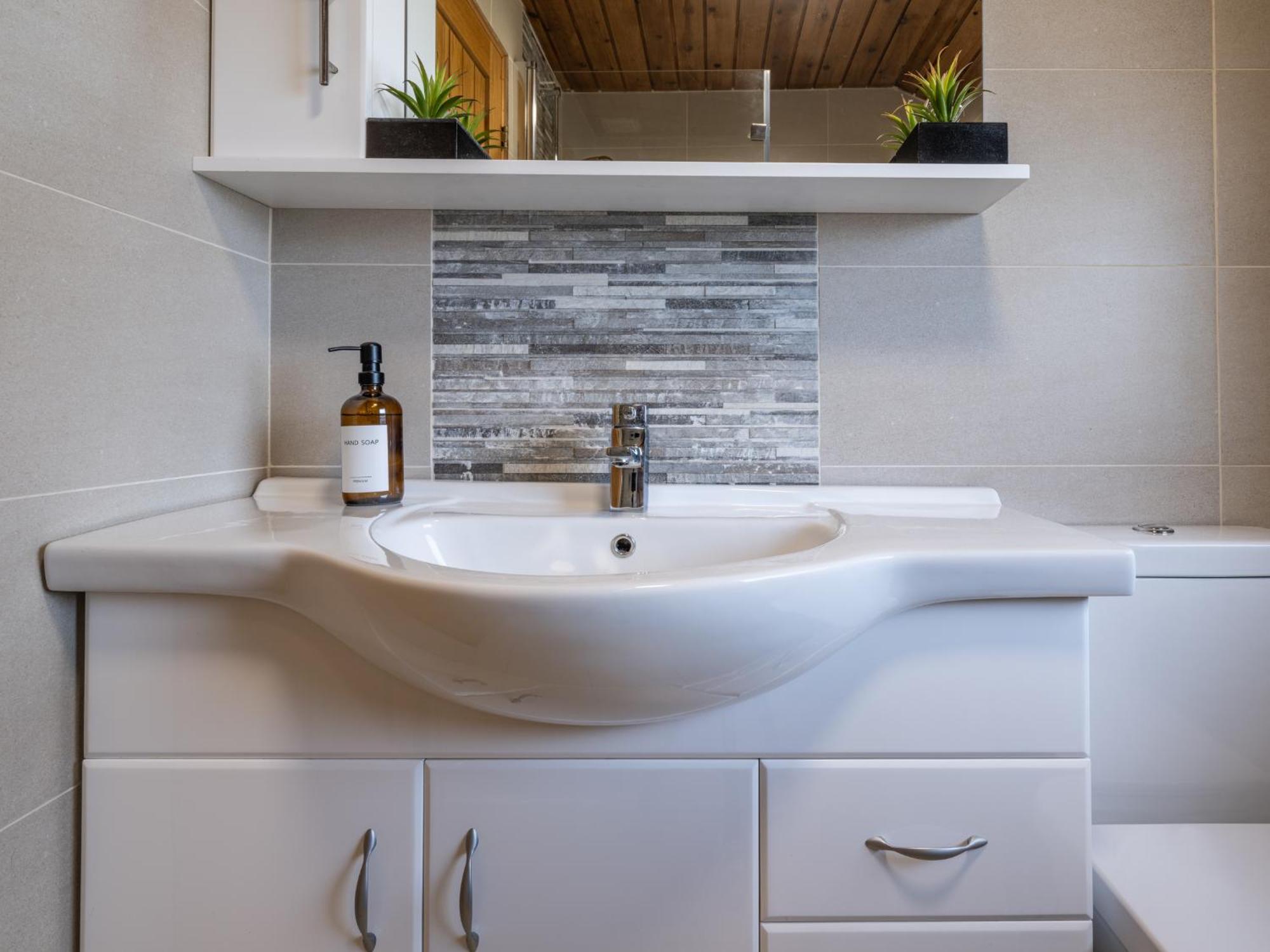 Luxury With Hot Tub, Sauna & Outdoor Dining *