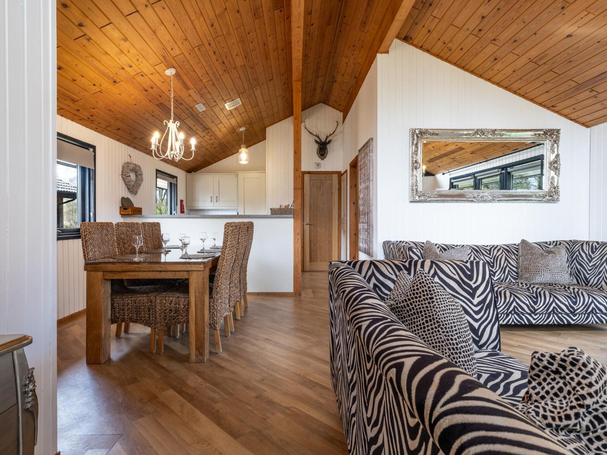 Luxury With Hot Tub, Sauna & Outdoor Dining Holiday home Otterburn