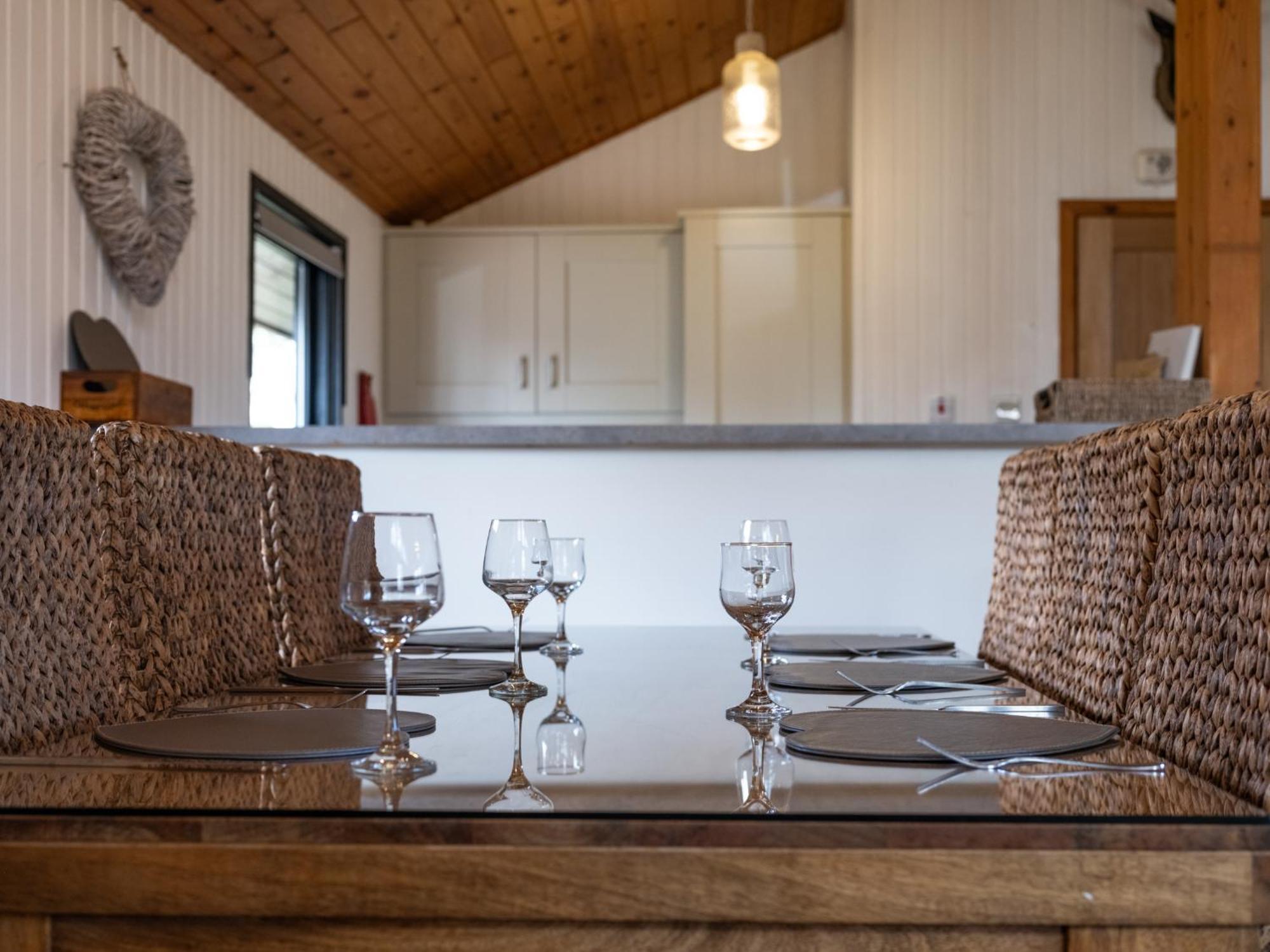 Luxury With Hot Tub, Sauna & Outdoor Dining *