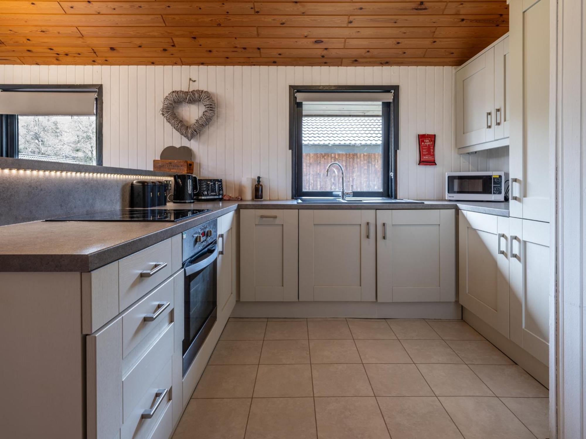 Luxury With Hot Tub, Sauna & Outdoor Dining