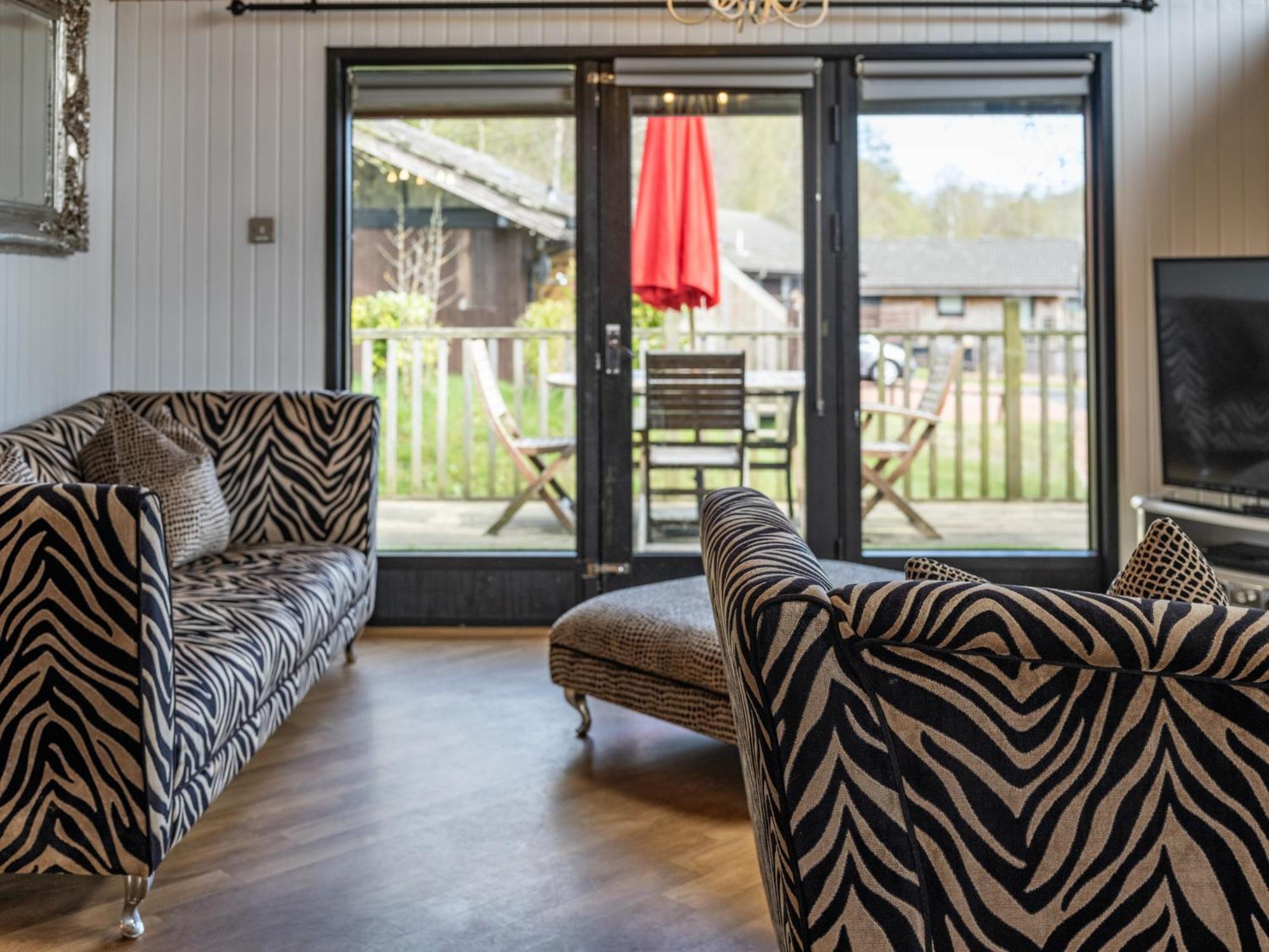 Luxury With Hot Tub, Sauna & Outdoor Dining